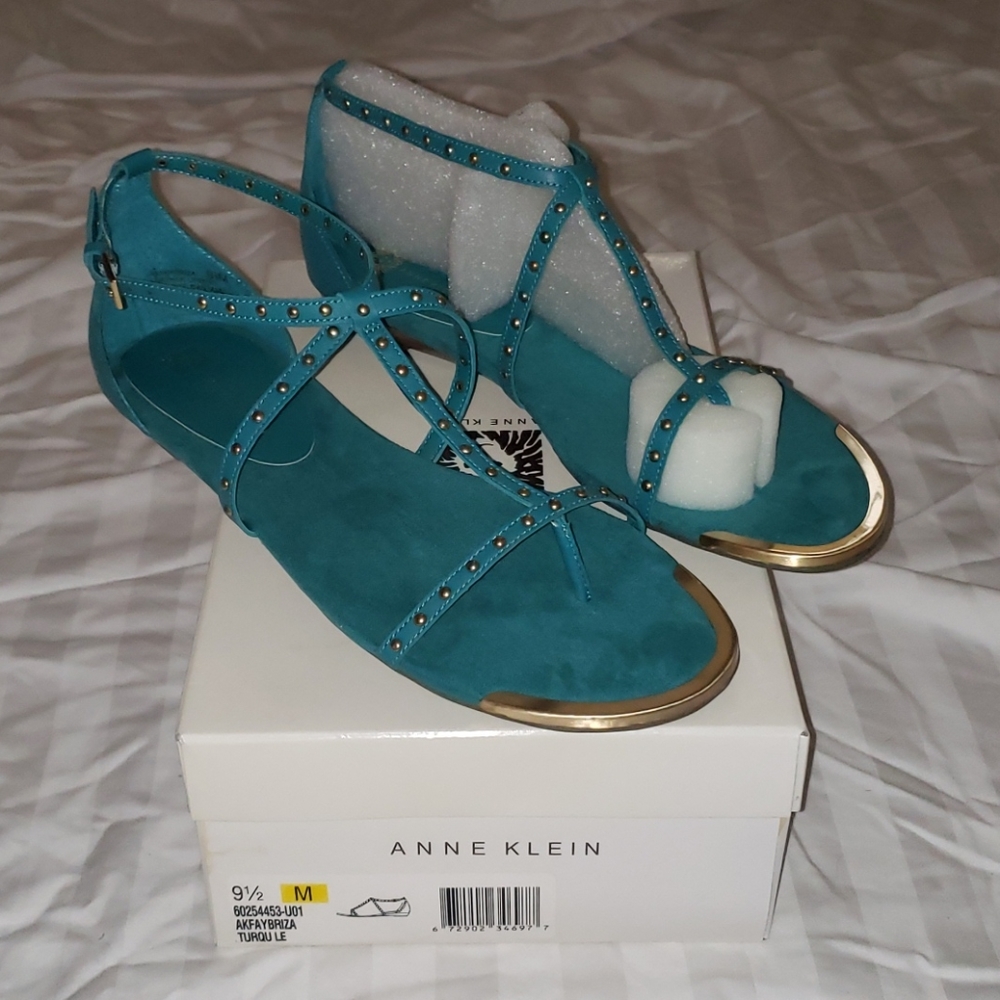 Anne Klein - Picture 2 of 3